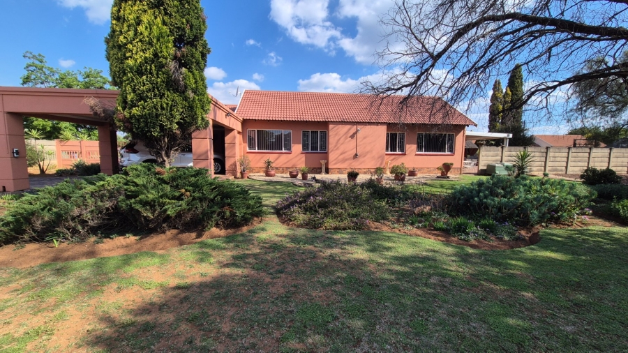 3 Bedroom Property for Sale in Roodia Free State